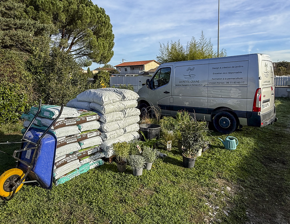 Camion et fournitures la petite graine